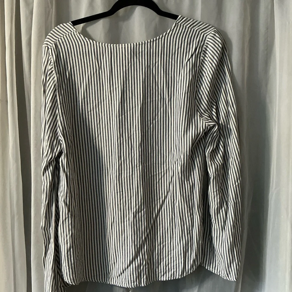 Striped V-Neck Women's Top blue and white. Tie in front chest. Size medium.